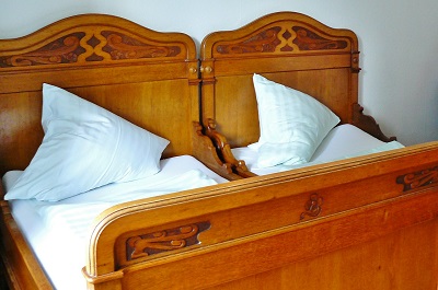 Antique Beds with Three Quarter Custom Mattresses
